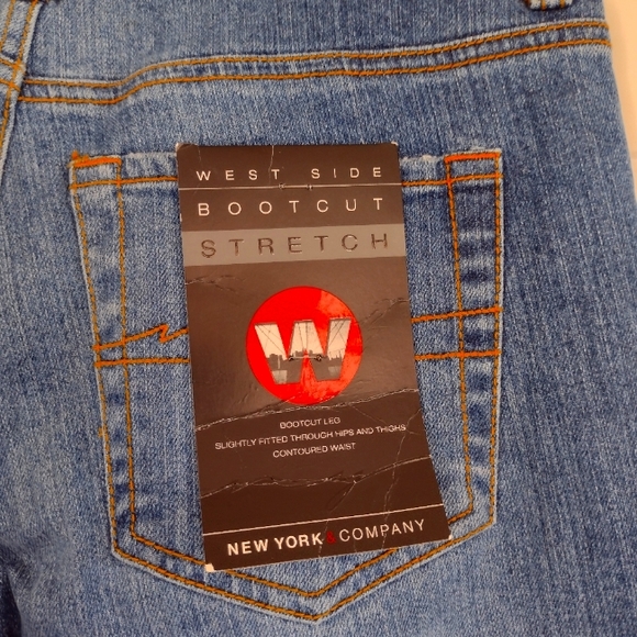 NWT NEW YORK & COMPANY.. WESTSIDE BOOT CUT STRETCH JEANS SIZE 4 AVERAGE - Picture 5 of 12